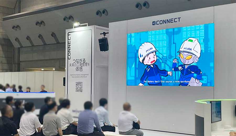 三浦工業の展示会の動画を視聴する様子